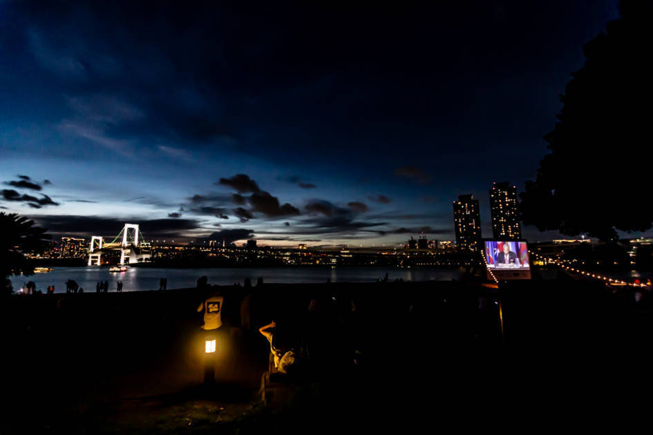 レインボーブリッジを望む砂浜が一夜限りの映画館に。『PARK CINEMA FESTIVAL in お台場海浜公園』7月19日開催