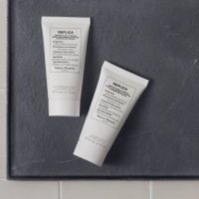 メゾン マルジェラ、フレグランスより「レプリカ レイジーサンデー モーニング ボディケア トラベルセット」が登場