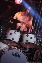 【独占コメント到着】局所性ジストニアと闘うドラマー・石川達也、初オリジナルアルバム『Unwritten Tomorrows…』配信リリース