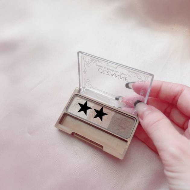 眉毛が濃い方必見！薄めの“ふんわり眉”はこう作る