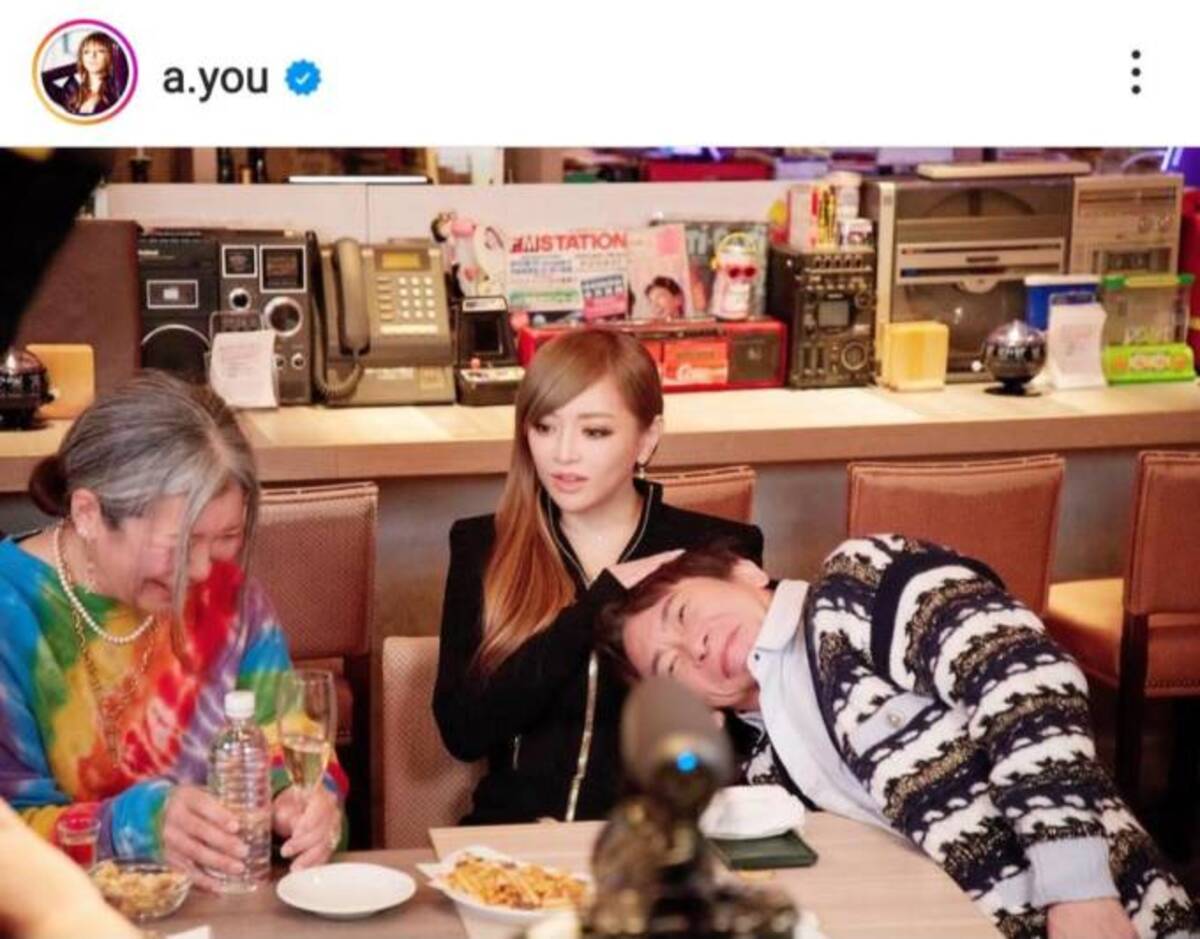 浜崎あゆみ、松浦勝人氏の頭に手を添える仲良しSHOT公開「カオス以外の何ものでもない」 - エキサイトニュース