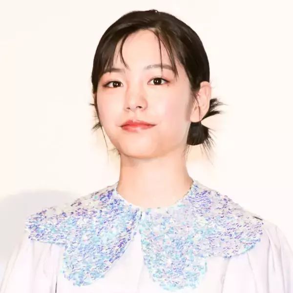 當真あみ、透明感あふれるカレンダーオフSHOTに絶賛の声「可愛いにも程がある」「とても綺麗」