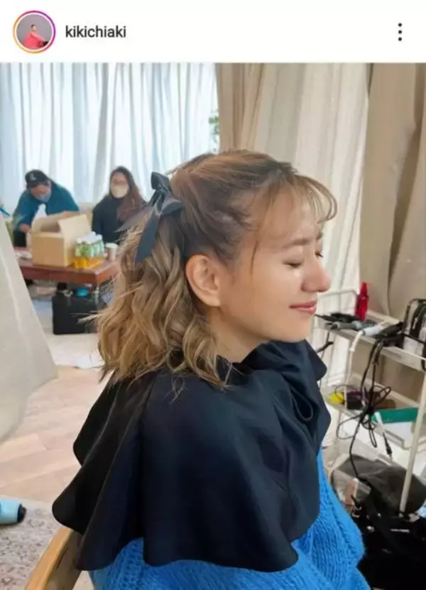 「AAAの時みたい！」伊藤千晃、キュートなリボンアレンジヘアに絶賛の声「20代にしか見えない」