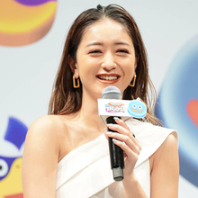 「やっぱりレベチ」みちょぱ、引き締まった美脚を大胆に披露したミニドレスSHOTに絶賛の声「すごいスタイル綺麗」