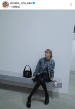 宇野実彩子、黒タイツで美脚際立つ私服コーデに反響「スタイル良すぎ」「世界一可愛いママ」