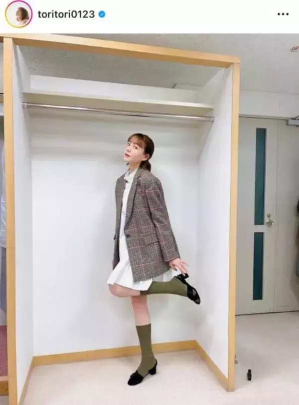 「足めっちゃ綺麗」トリンドル玲奈、久々の“ミニワンピ”SHOTに反響「最強にスタイル良い」