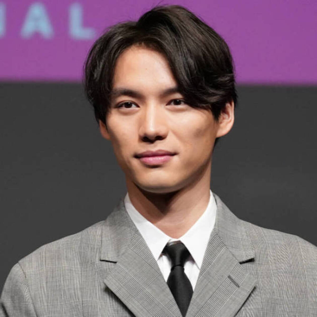 福士蒼汰、美しい風景とパシャリ！バースデー報告SHOTに「32歳お誕生日 