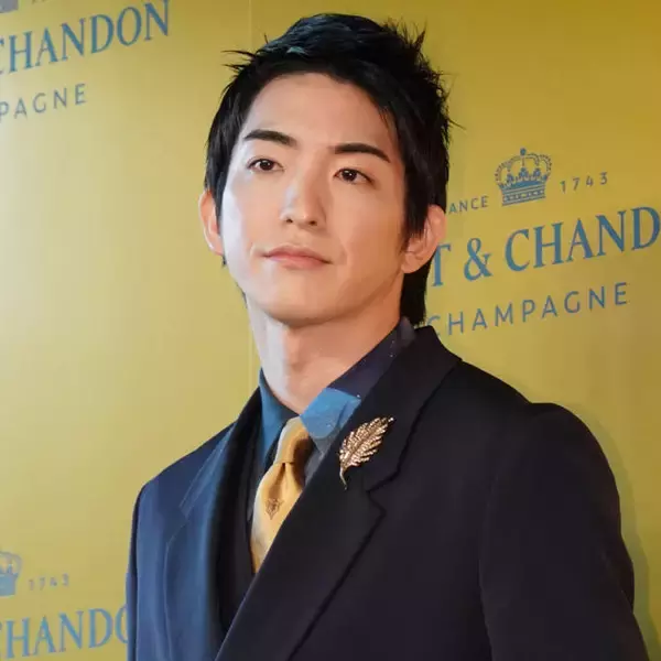 前田公輝、雰囲気ガラリのブルーヘアSHOTにファンうっとり「ほんとカッコイイ」「お美しい…」