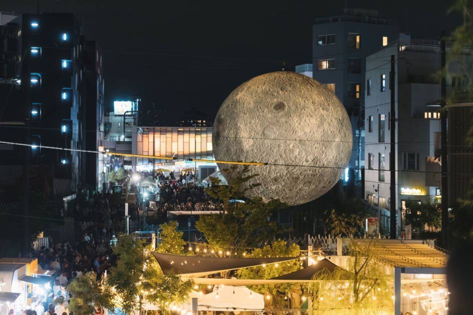 下北沢で約100の企画が街に灯る「ムーンアートナイト下北沢2026」9月18日から10月4日まで開催