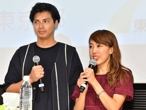 アレク、“結婚10周年”を報告＆錫婚式の家族SHOTに反響「素敵すぎる写真」「大好きな家族です」