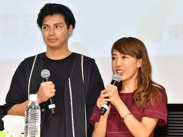 アレク、“結婚10周年”を報告＆錫婚式の家族SHOTに反響「素敵すぎる写真」「大好きな家族です」