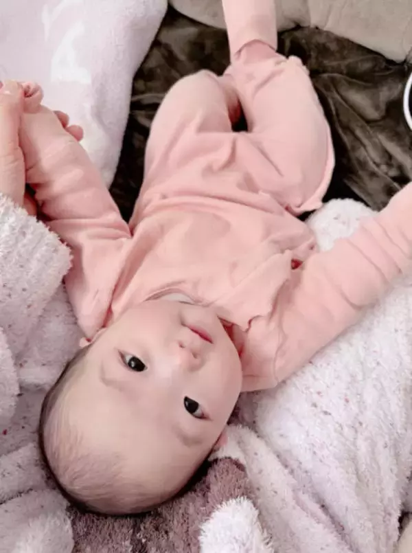 「可愛すぎて」辻希美、生後5ヶ月次女の成長にしみじみ「寝癖がつく時代がやってきました」