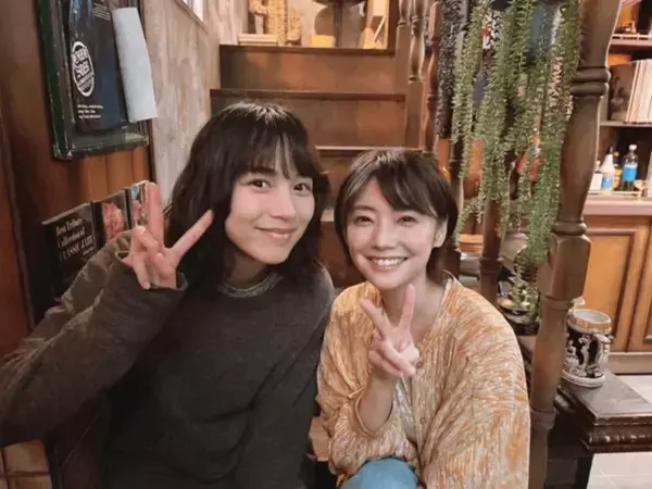 のん、ドラマ共演の倉科カナと笑顔でパシャリ！美麗2SHOTに反響「オーラ出すぎ二人とも」