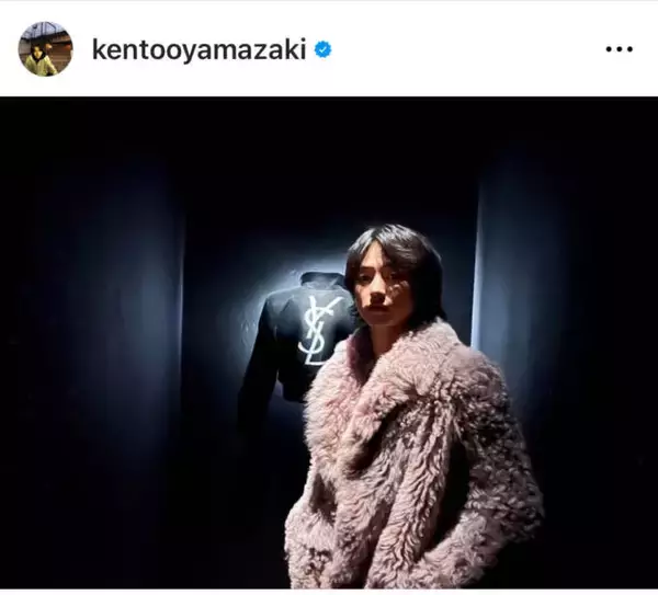 山崎賢人、ファーコートを着こなしたクールSHOTにファン絶賛「何でも着こなせる」「最高にカッコイイ」