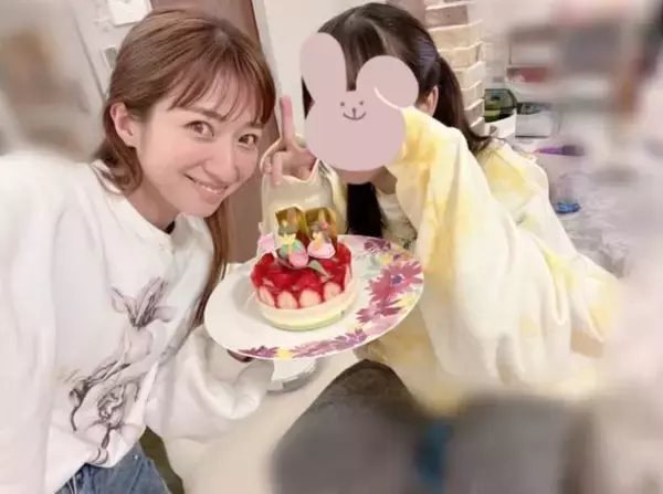 辻希美、“主役”中2長女との2SHOT＆長女手作りケーキを披露「今日はひな祭り」