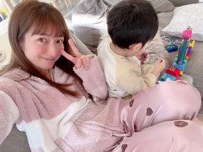 辻希美、三男の“ヨーグルトまみれ”な笑顔SHOTを公開「そんな事より可愛さが勝ちました」