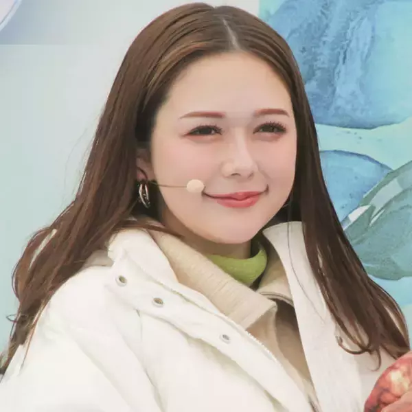 村重杏奈「ファンデーションいらず」下地だけでベース完成！カバー力を評価したメイク下地