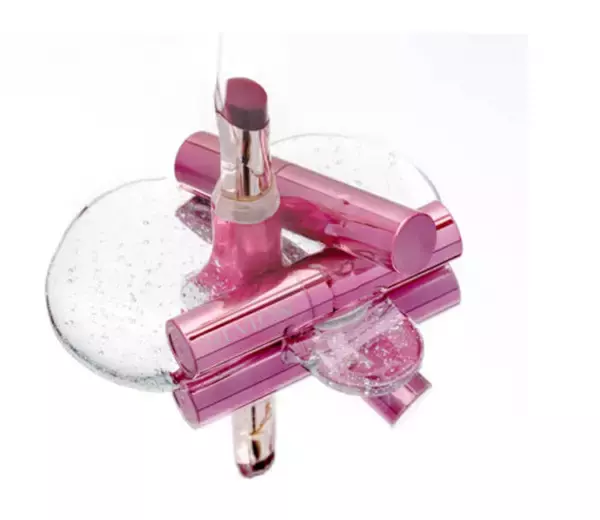 レブロン、うるおってツヤめく“水膜ツヤリップ”に甘やかしミルキーブラウンが新登場！