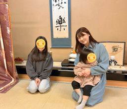 安めぐみ、10歳長女＆1歳次女とパシャリ！恒例の浅草初詣へ「素敵な一年になりますように」