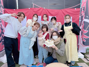 辻希美、杉浦太陽らとマネージャーの誕生日をお祝い！集合SHOT公開「喜んでくれた」