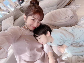 辻希美、三男とくっついた朝＆夜SHOTを公開「抱っこでおやすみなさい」