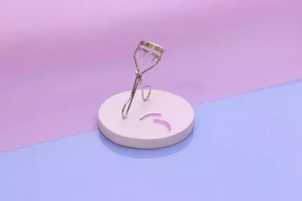 貝印、替ゴムの硬度を2層にした新発想「2層ゴムのふわピタカーラー」新発売