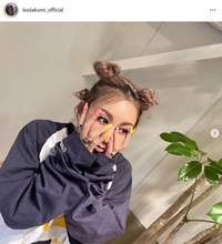 倖田來未、個性派お団子ヘア×ショートネイルSHOTに反響「細かいデザインですなぁ！」「全てが可愛すぎます」