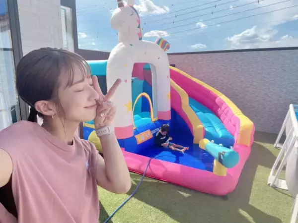 「家プールが1番や」辻希美、自宅バルコニーでの“連日プール”を報告「母は暑すぎ注意報」