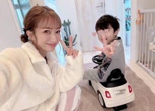 辻希美、3歳三男が朝からハイテンション！にっこりピースSHOT公開「大喜びでした」