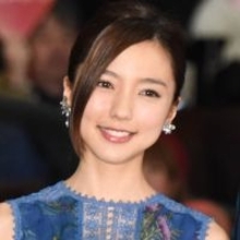 真野恵里菜「宝石のような」保湿力も高評価！お気に入りリップを紹介