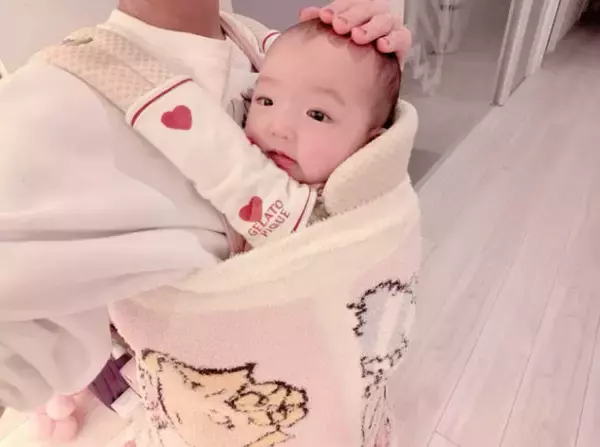 辻希美、予防接種に“泣かずニコニコ”だった次女をよしよし「偉かったよぉ～」