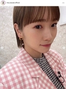 川栄李奈、春らしいピンク衣装のショートヘアSHOTに反響「顔が小さすぎ」「スタイル抜群だし笑顔が素敵」