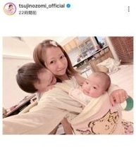 辻希美、次女の生後4ヶ月を報告！三男も一緒にパシャリ「しかもー寝返りしたーのぉ」