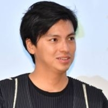 アレク、長男・長女・次女が揃ったほっこりSHOTに反響「激カワ」「可愛いチビーズ」