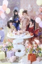 Z世代女子憧れのアイドル・きゅるりんってしてみて、 “5周年パーティー”をイメージしたキュートな衣装姿を披露