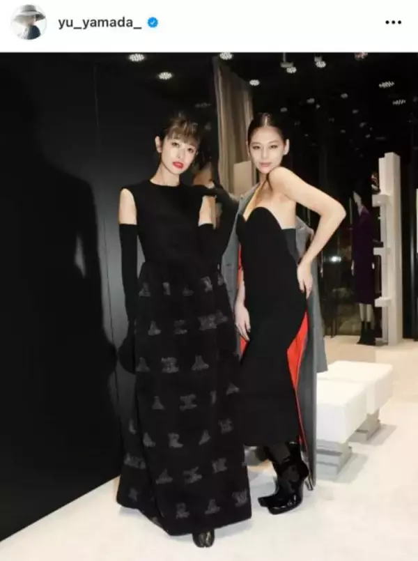 山田優、西内まりやとのクールビューティーな2SHOTに称賛の声「かっこいい！！」「べっぴん」