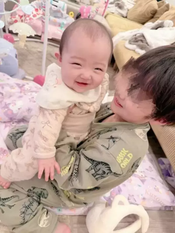 「愛が強め」辻希美、“妹が大好き”三男と次女の仲良し抱っこSHOTを公開