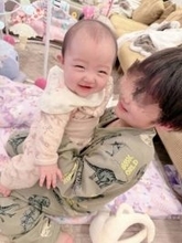 「愛が強め」辻希美、“妹が大好き”三男と次女の仲良し抱っこSHOTを公開