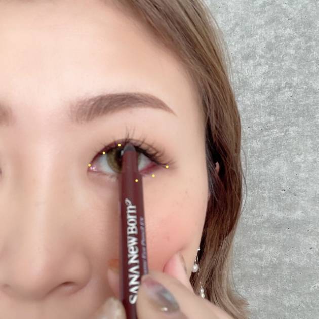 カラーライナーはペンシルで！初心者さんにオススメしたい洗練アイメイク