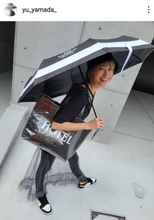 山田優、ほっそり美肩見せ夏コーデを公開「日傘デビューでした」