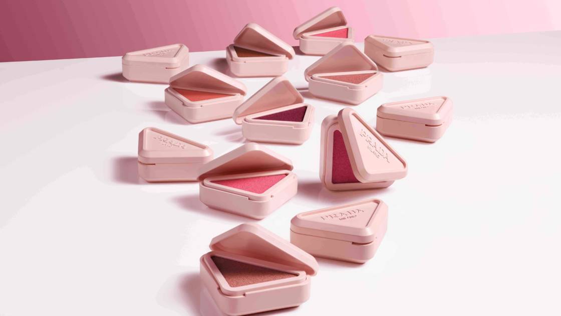 プラダ ビューティ、透ける血色感を叶える新チーク「プラダ タッチ」登場