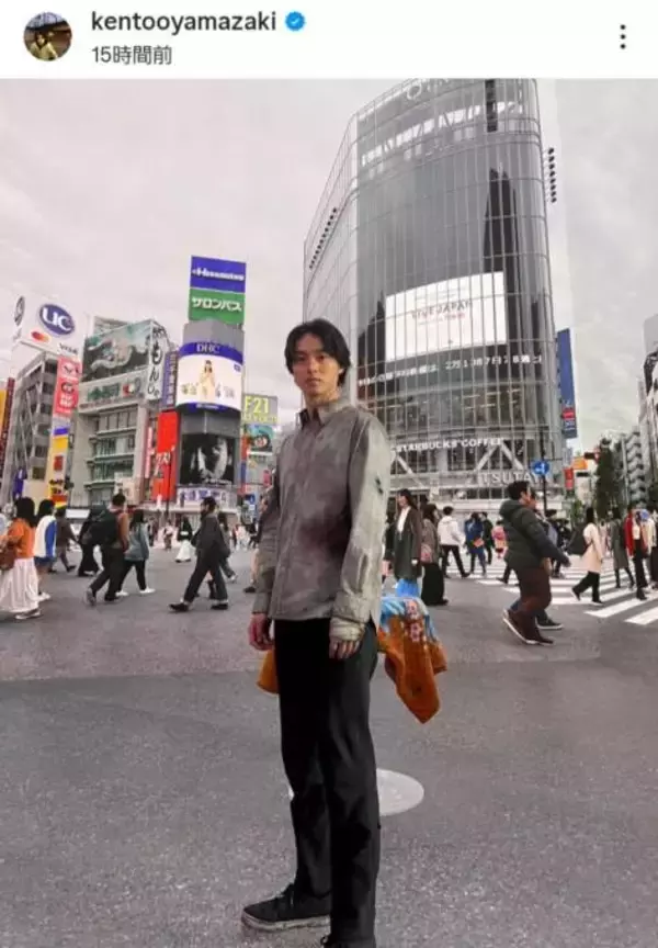 山崎賢人『今際の国のアリス』最新作のオフショ公開！「かっこよすぎる！」「どれもこれも素敵」の声