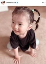「亜美ちゃんに似てる」鈴木亜美、1歳長女のヘアアレンジSHOTにファンほっこり「美人さんですね」
