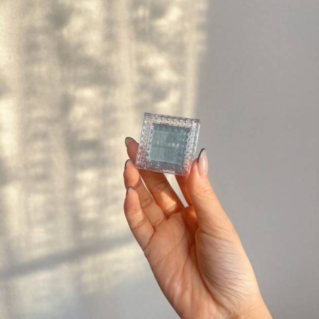 冬のラメはブルーカラーが可愛い！絶対ハマる青ラメアイテム