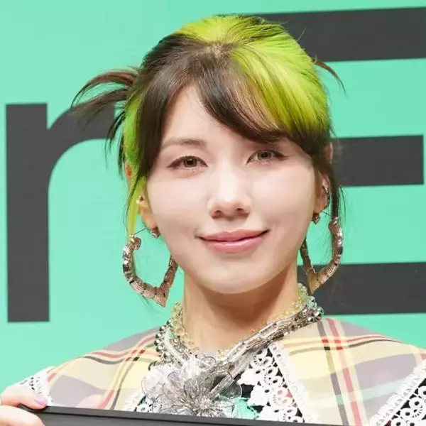 仲里依紗、海外にも“マストで持参”愛用ドライヤーを紹介「あゆと一緒」