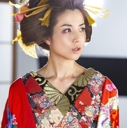 hitomi、妖艶な“花魁”ショット公開で反響「綺麗」「似合ってます」