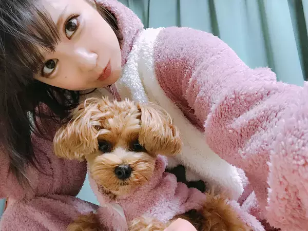 チャームポイントは八重歯、みーんなの妹！マホの愛犬“ハッピー”、名前の由来は純情のアフィリアの楽曲