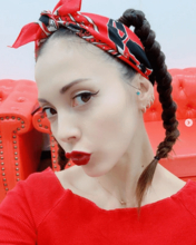 土屋アンナ、赤リップ際立つメイク&チャイナコーデ公開に「可愛いすぎ」「好き」