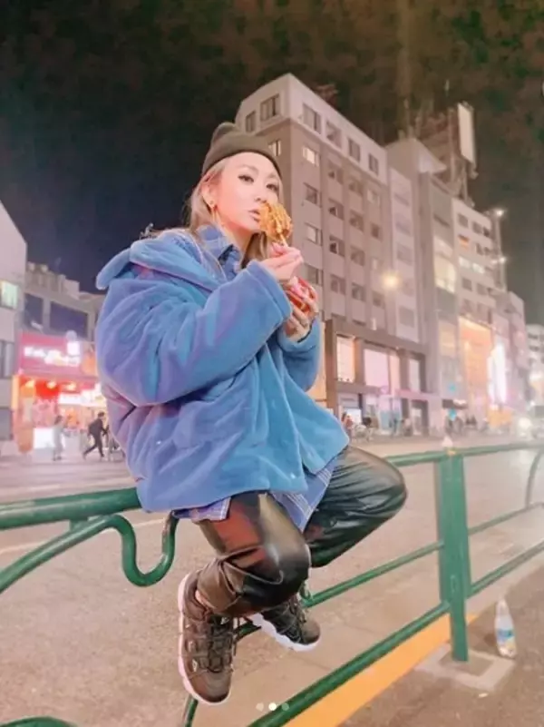 倖田來未、朝からチーズハットグペロリで反省？「やばい﻿」「すんごい食欲…」