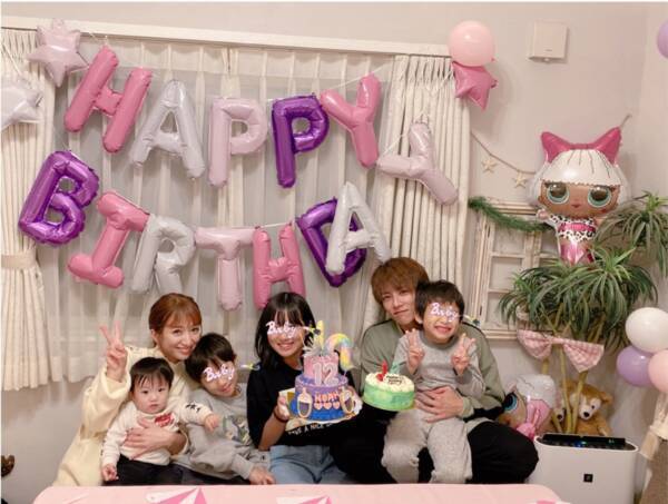 辻希美 長女の12歳の誕生日祝いで家族6人shotを公開し ついに私がデビューした歳に自分の子が 19年11月27日 エキサイトニュース